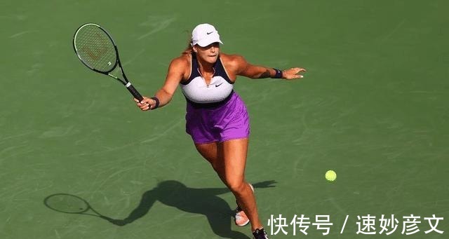 在比赛中立 在比赛中立